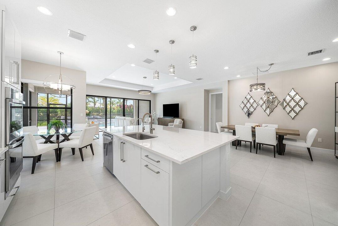 Activo con contrato: $1,495,000 (3 camas, 3 baños, 2425 Pies cuadrados)