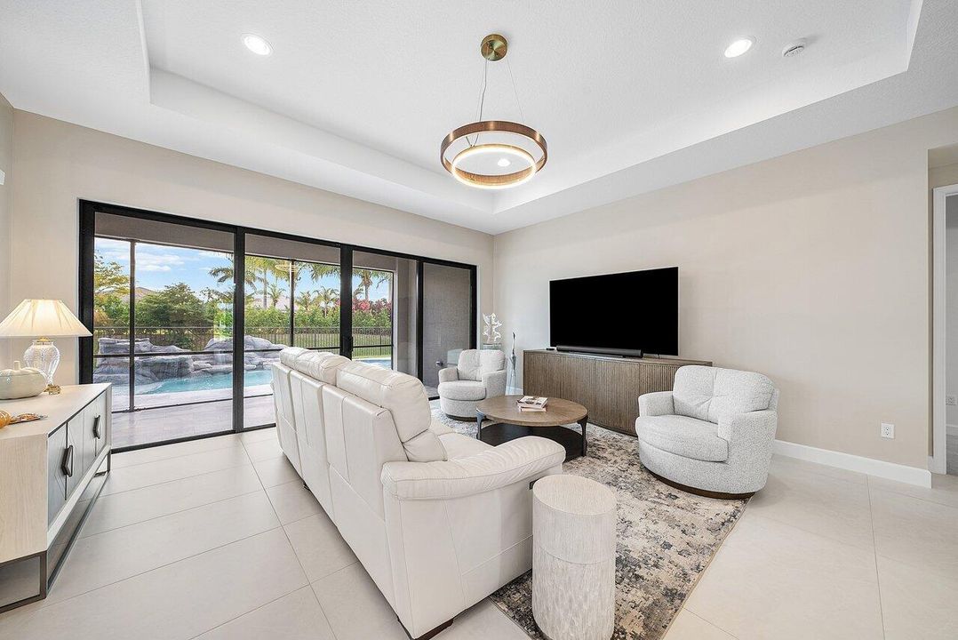 Activo con contrato: $1,495,000 (3 camas, 3 baños, 2425 Pies cuadrados)