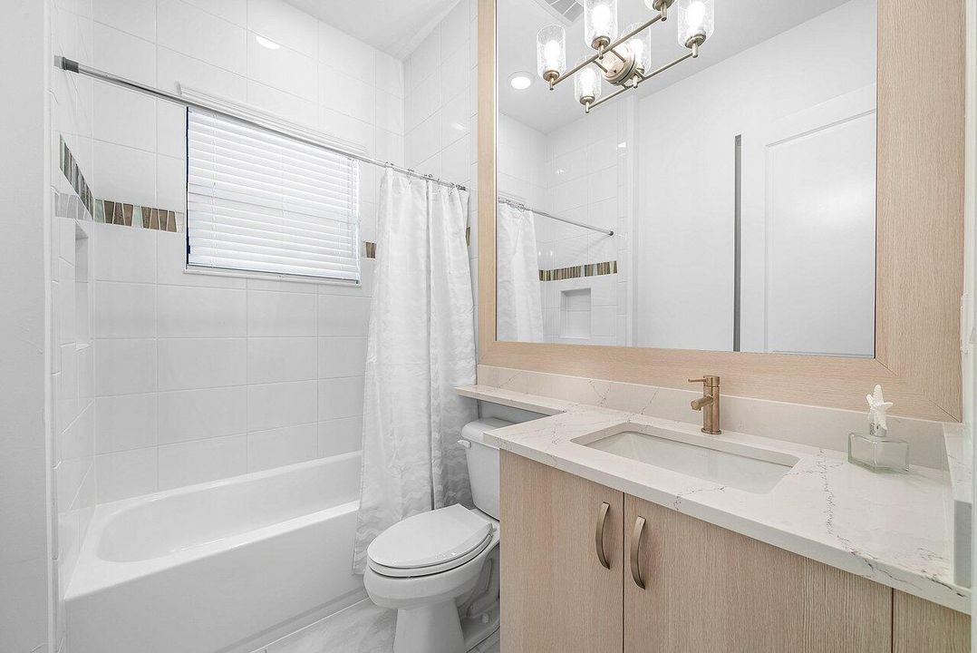 Activo con contrato: $1,495,000 (3 camas, 3 baños, 2425 Pies cuadrados)