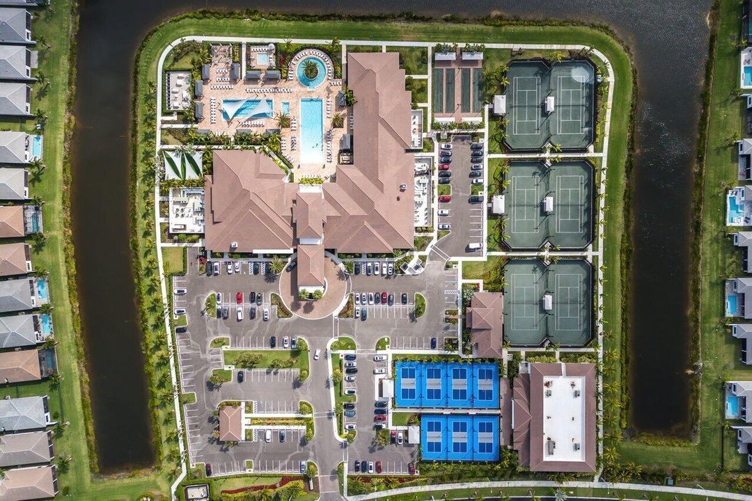 Activo con contrato: $1,495,000 (3 camas, 3 baños, 2425 Pies cuadrados)