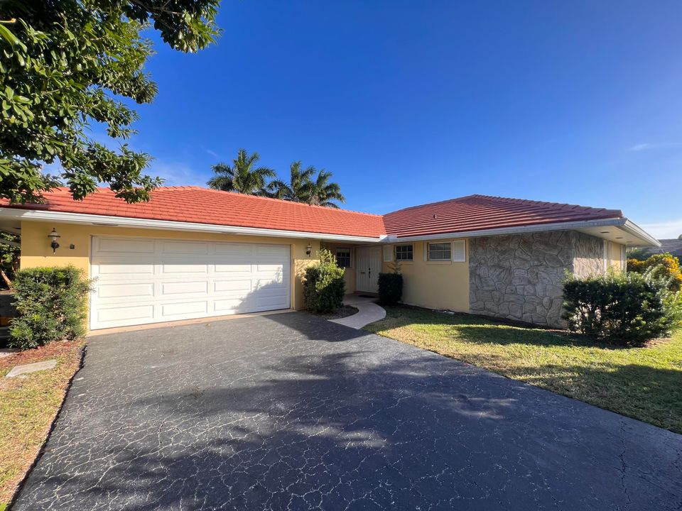 Recently Sold: $650,000 (4 beds, 2 baths, 2074 Square Feet)