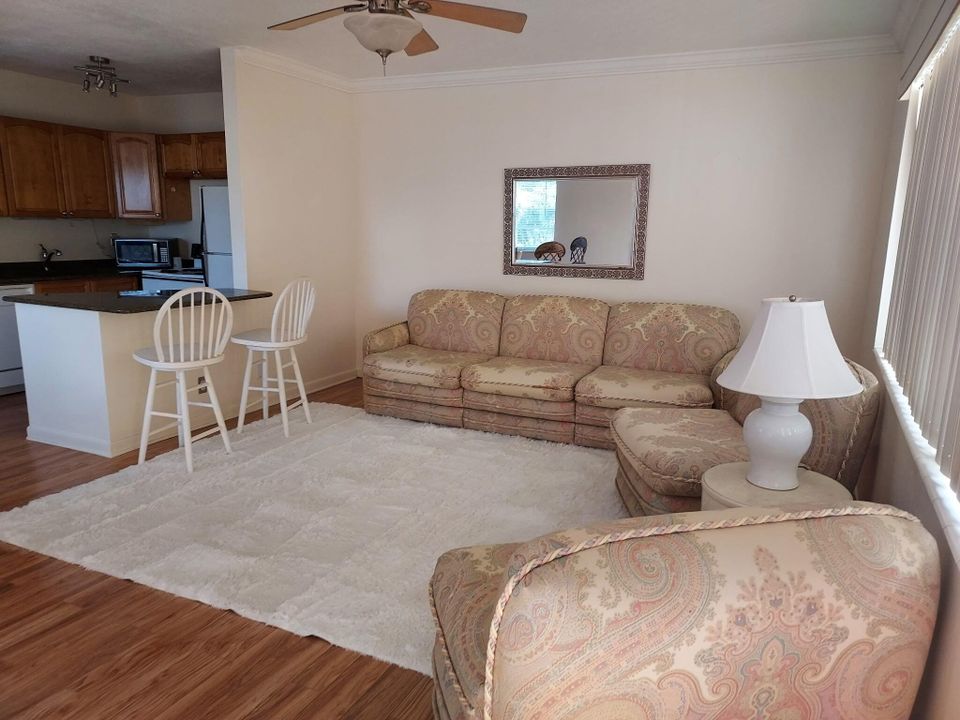 待售: $115,000 (1 贝兹, 1 浴室, 646 平方英尺)