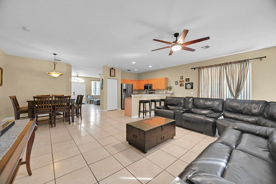 Active With Contract: $395,000 (3 beds, 2 baths, 1817 Square Feet)