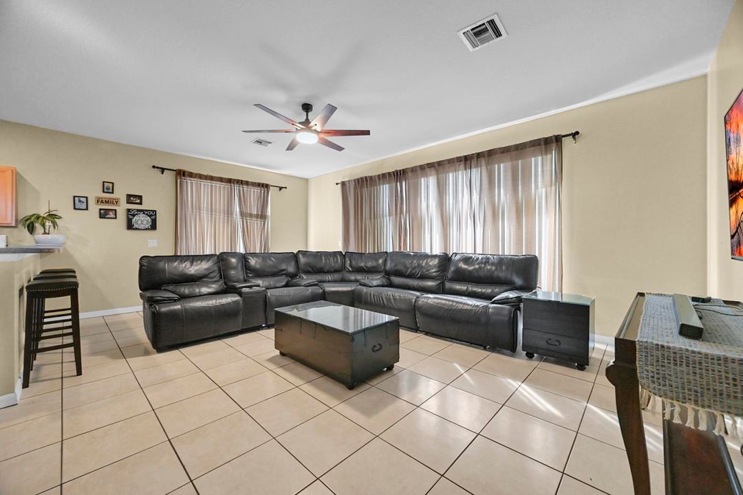 Active With Contract: $395,000 (3 beds, 2 baths, 1817 Square Feet)