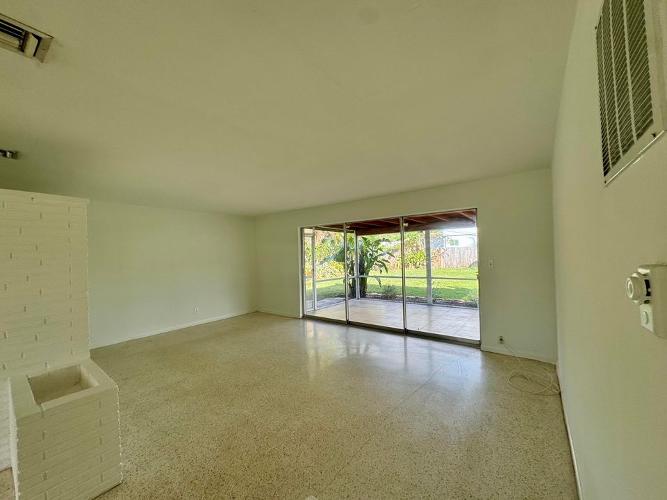 合同活跃: $2,895 (2 贝兹, 2 浴室, 1092 平方英尺)