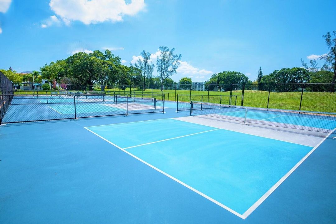 待售: $64,500 (1 贝兹, 1 浴室, 700 平方英尺)