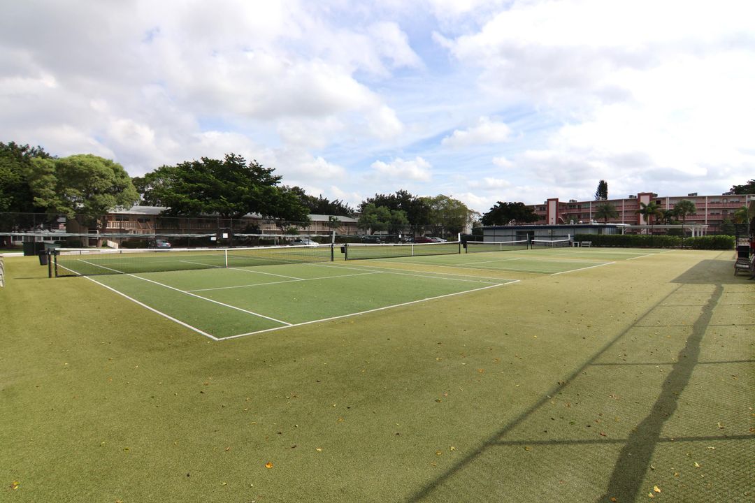 待售: $64,500 (1 贝兹, 1 浴室, 700 平方英尺)