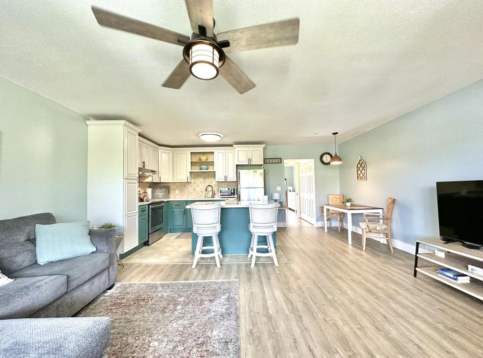 For Rent: $1,575 (1 beds, 1 baths, 684 Square Feet)