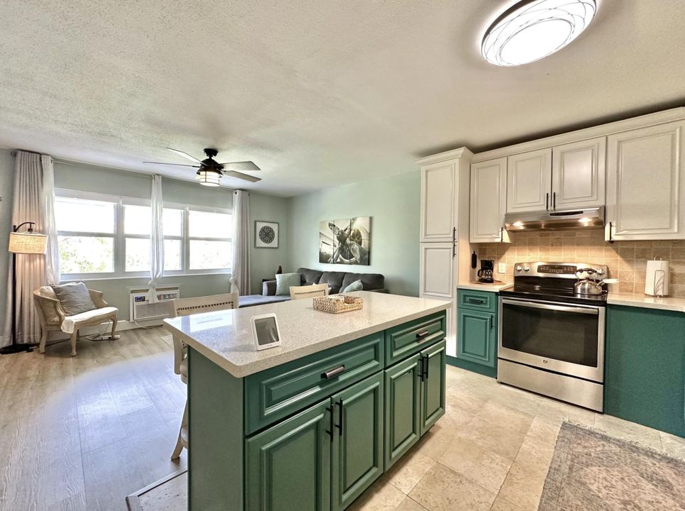 For Rent: $1,575 (1 beds, 1 baths, 684 Square Feet)