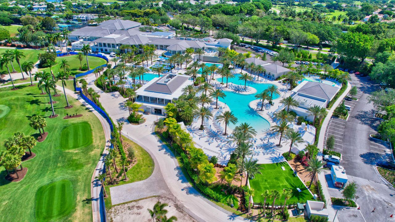 合同活跃: $899,000 (3 贝兹, 2 浴室, 1979 平方英尺)