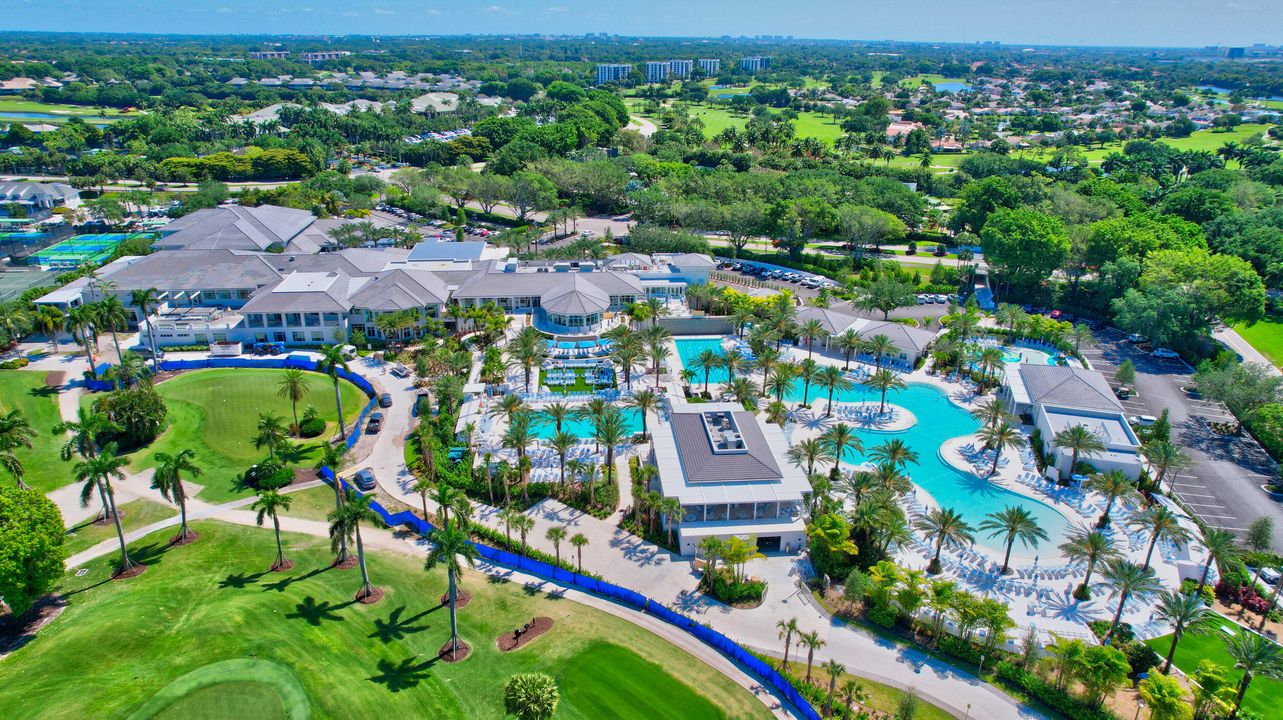 合同活跃: $899,000 (3 贝兹, 2 浴室, 1979 平方英尺)