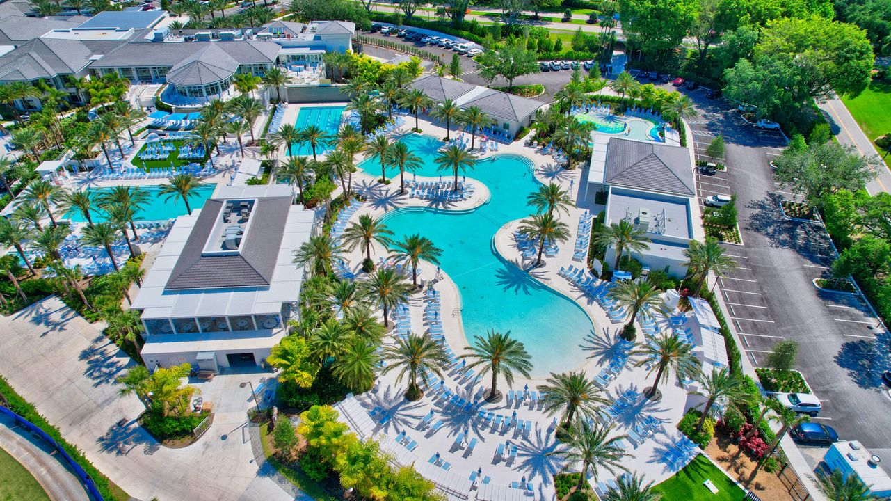 合同活跃: $899,000 (3 贝兹, 2 浴室, 1979 平方英尺)