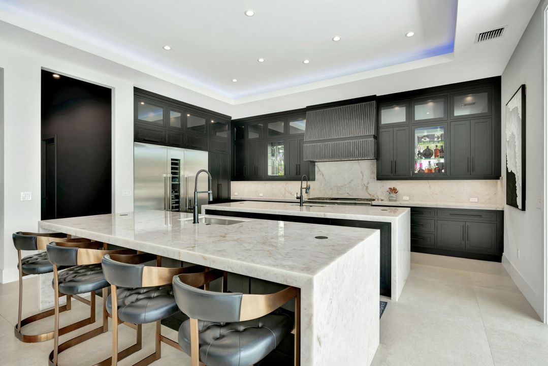 For Sale: $9,900,000 (6 beds, 7 baths, 7346 Square Feet)