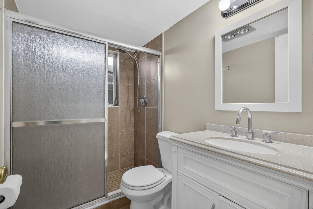 For Sale: $149,000 (2 beds, 1 baths, 798 Square Feet)