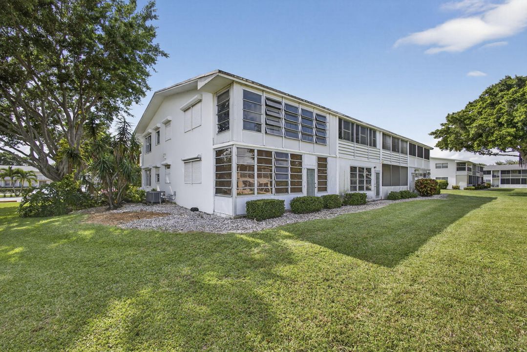 For Sale: $149,000 (2 beds, 1 baths, 798 Square Feet)