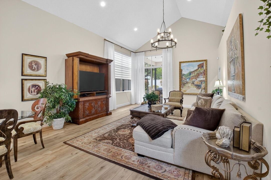 出租: $6,000 (3 贝兹, 2 浴室, 1755 平方英尺)