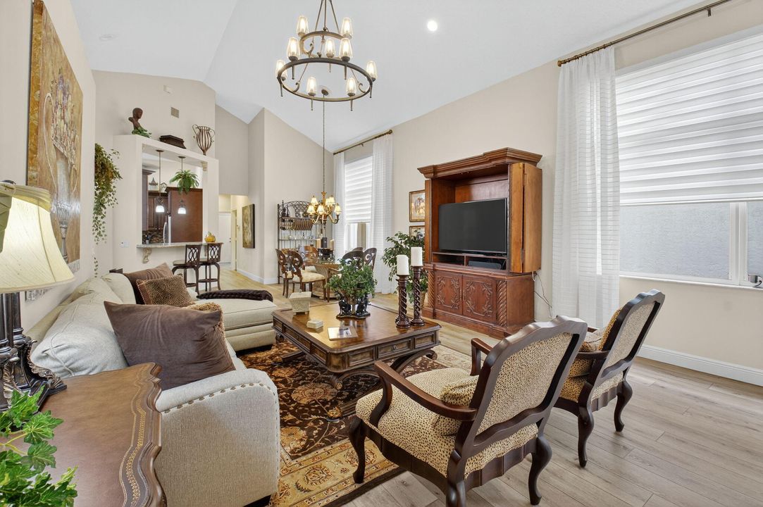 出租: $6,000 (3 贝兹, 2 浴室, 1755 平方英尺)