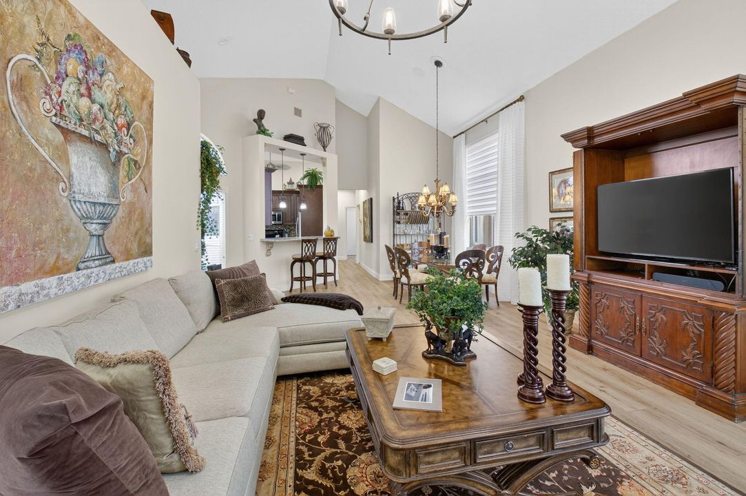 出租: $6,000 (3 贝兹, 2 浴室, 1755 平方英尺)