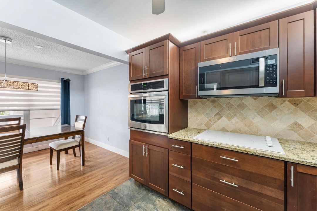 For Sale: $165,000 (2 beds, 2 baths, 1062 Square Feet)