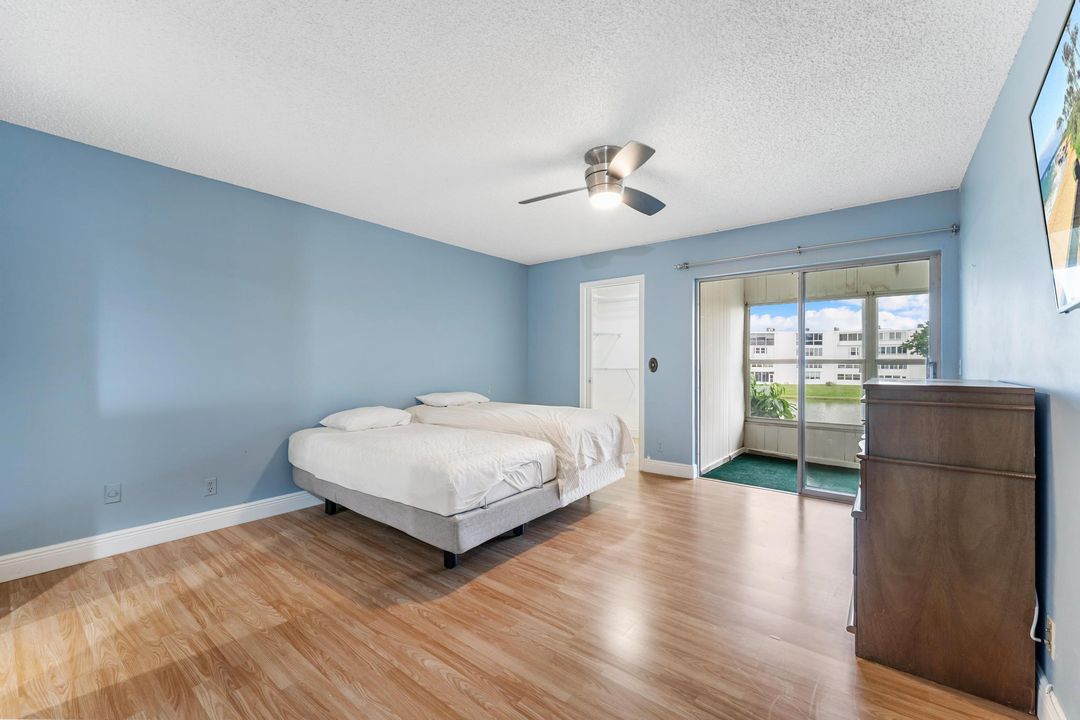 For Sale: $165,000 (2 beds, 2 baths, 1062 Square Feet)