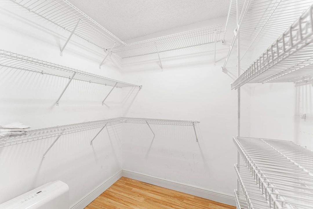 For Sale: $165,000 (2 beds, 2 baths, 1062 Square Feet)