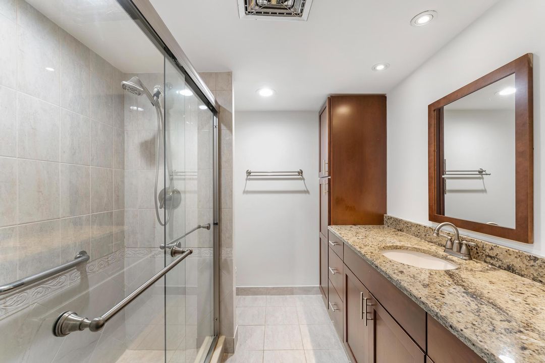 For Sale: $165,000 (2 beds, 2 baths, 1062 Square Feet)