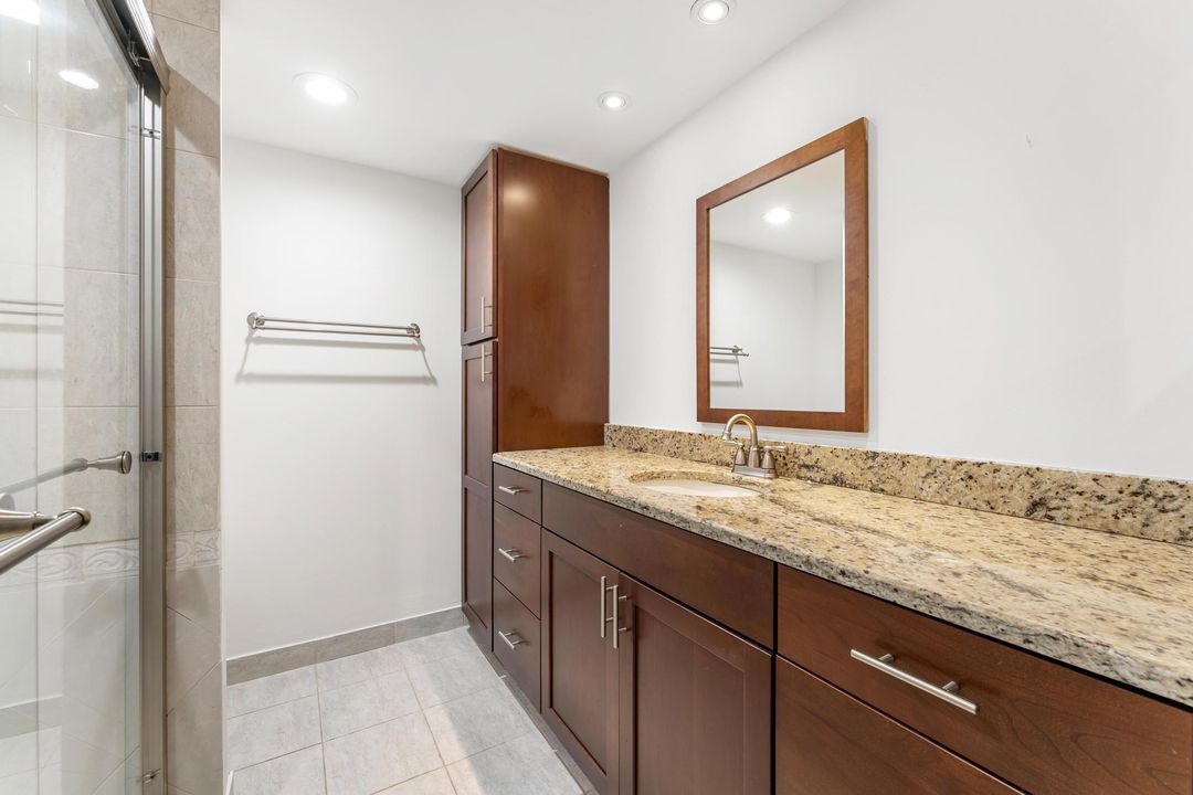 For Sale: $165,000 (2 beds, 2 baths, 1062 Square Feet)