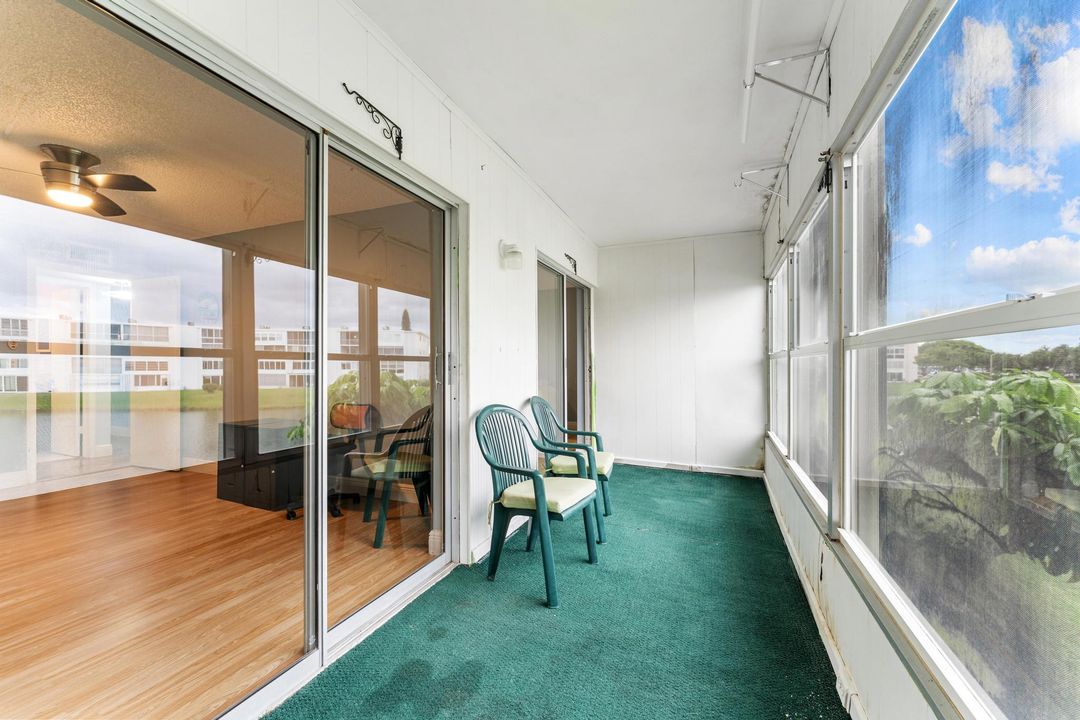 For Sale: $165,000 (2 beds, 2 baths, 1062 Square Feet)