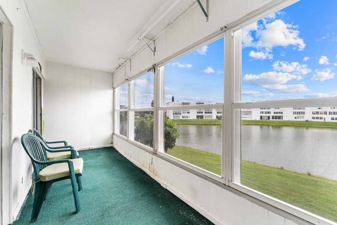 For Sale: $165,000 (2 beds, 2 baths, 1062 Square Feet)