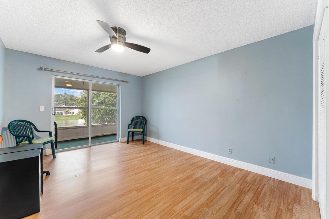 For Sale: $165,000 (2 beds, 2 baths, 1062 Square Feet)