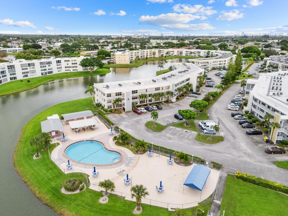 For Sale: $165,000 (2 beds, 2 baths, 1062 Square Feet)