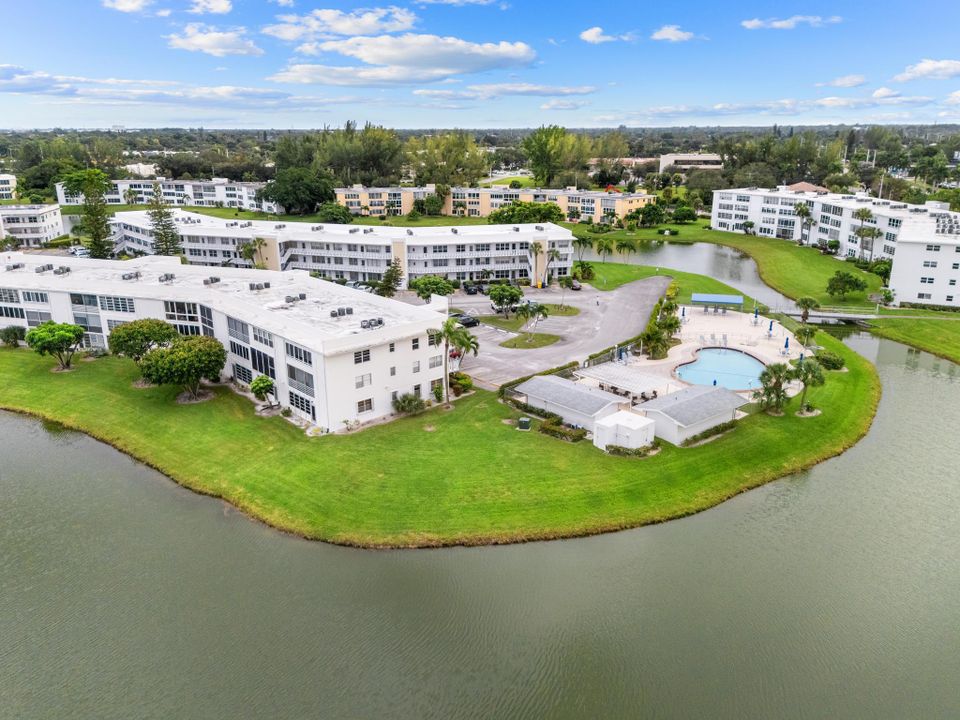 For Sale: $165,000 (2 beds, 2 baths, 1062 Square Feet)