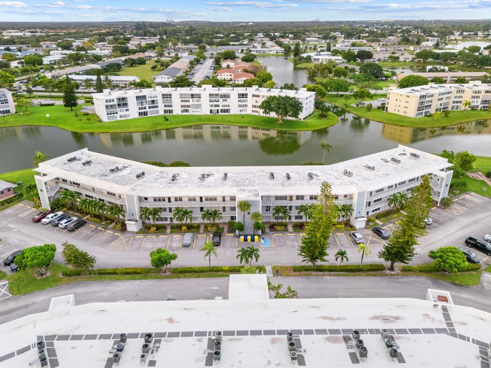 For Sale: $165,000 (2 beds, 2 baths, 1062 Square Feet)