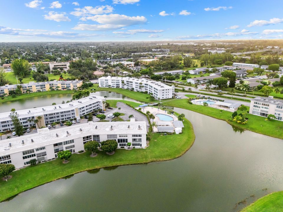 For Sale: $165,000 (2 beds, 2 baths, 1062 Square Feet)