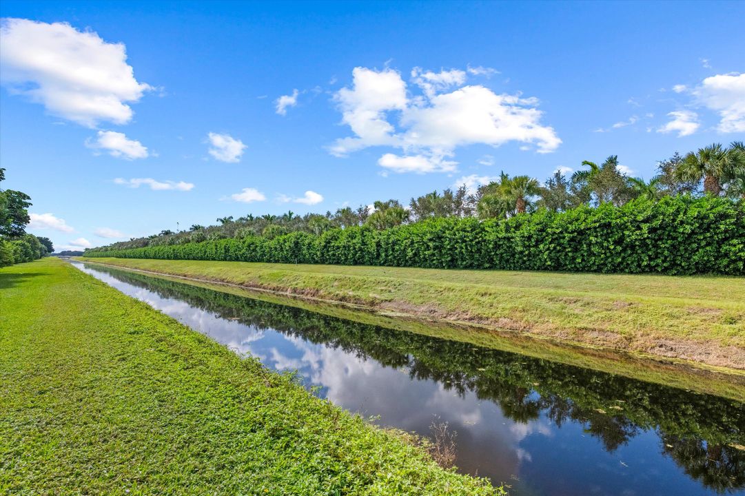 For Sale: $384,995 (2 beds, 2 baths, 1447 Square Feet)