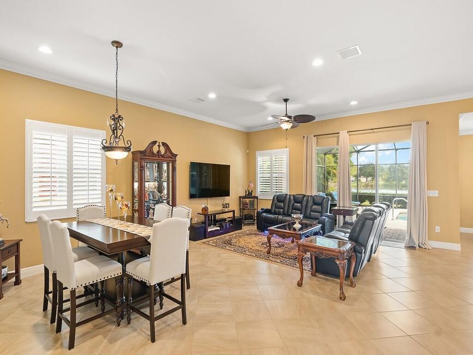 Active With Contract: $575,000 (3 beds, 2 baths, 2408 Square Feet)