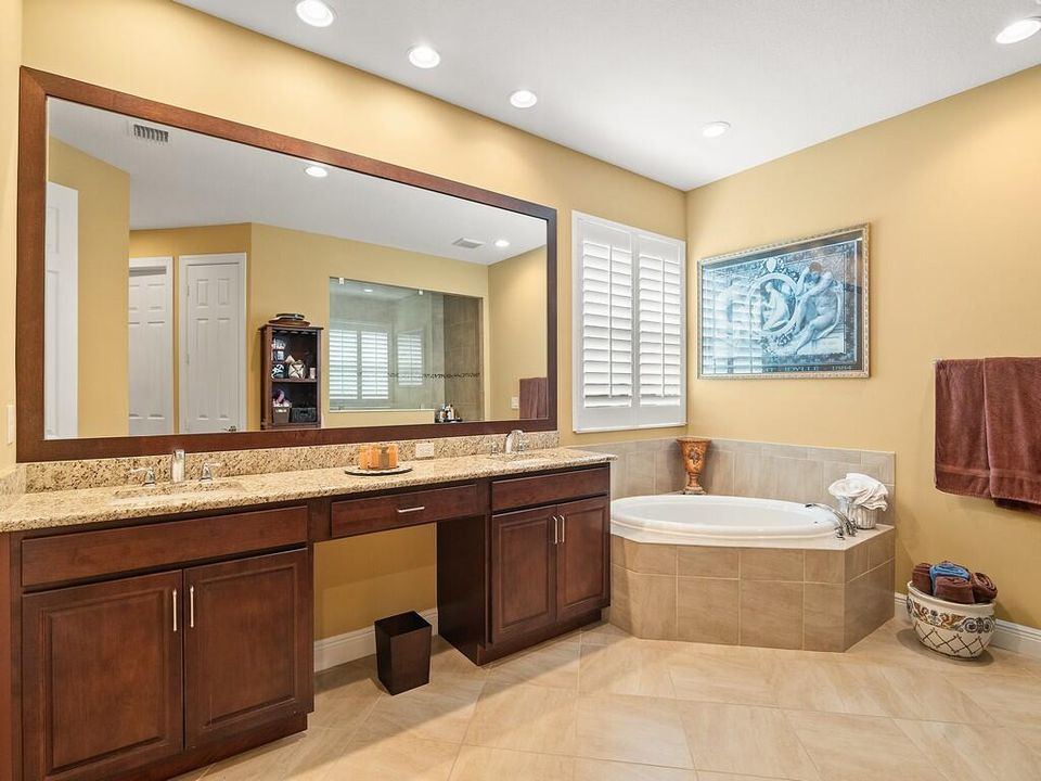 Active With Contract: $575,000 (3 beds, 2 baths, 2408 Square Feet)