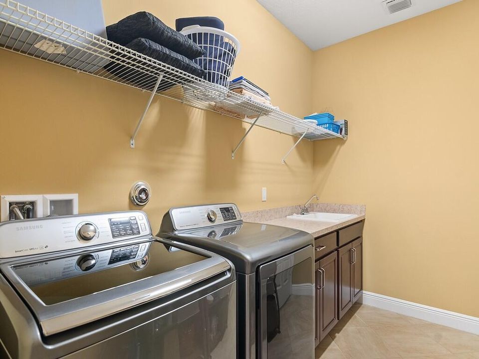 Active With Contract: $575,000 (3 beds, 2 baths, 2408 Square Feet)