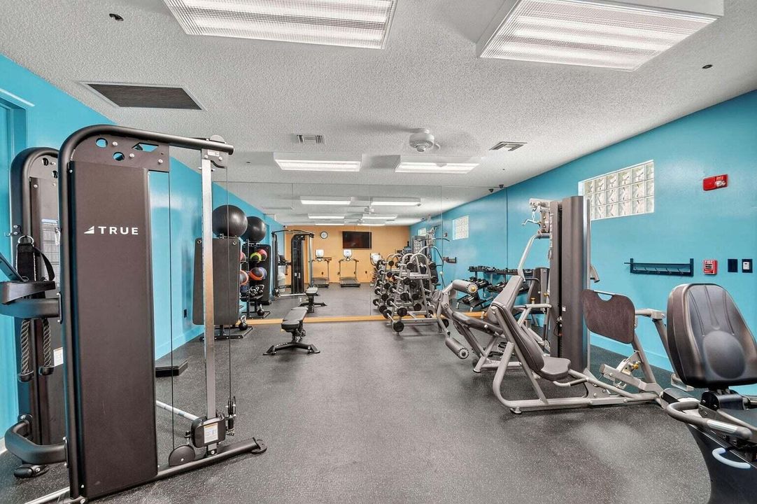 Activo con contrato: $489,000 (3 camas, 2 baños, 2155 Pies cuadrados)