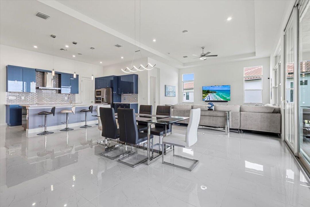 For Sale: $800,000 (3 beds, 3 baths, 2490 Square Feet)