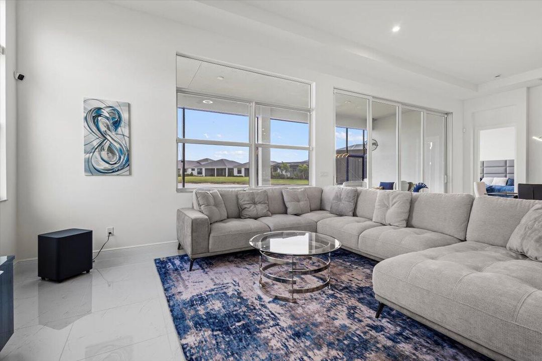 For Sale: $800,000 (3 beds, 3 baths, 2490 Square Feet)