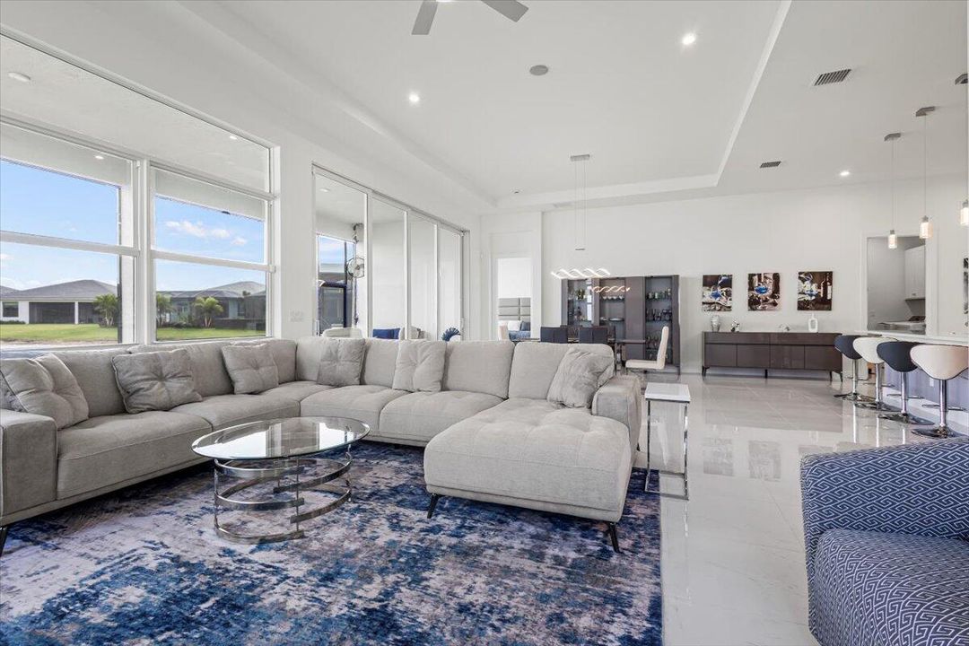 For Sale: $800,000 (3 beds, 3 baths, 2490 Square Feet)