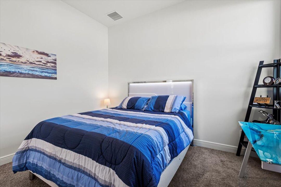 For Sale: $800,000 (3 beds, 3 baths, 2490 Square Feet)