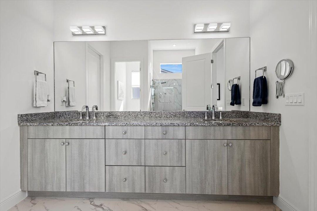 For Sale: $800,000 (3 beds, 3 baths, 2490 Square Feet)