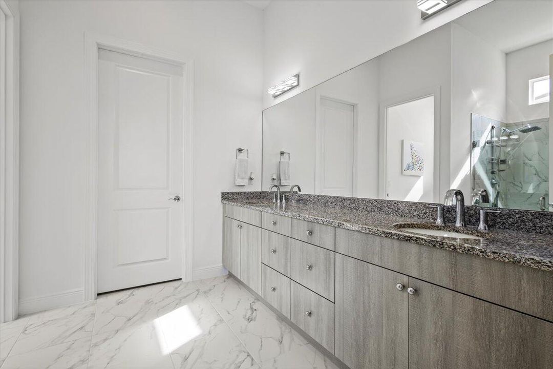 For Sale: $800,000 (3 beds, 3 baths, 2490 Square Feet)