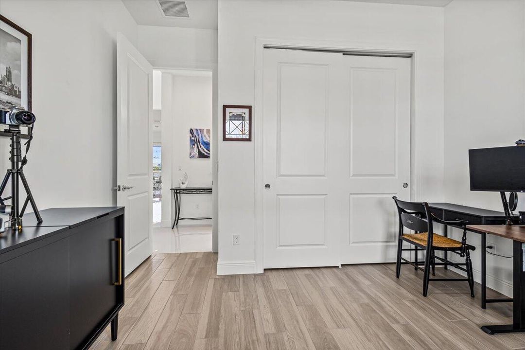 For Sale: $800,000 (3 beds, 3 baths, 2490 Square Feet)