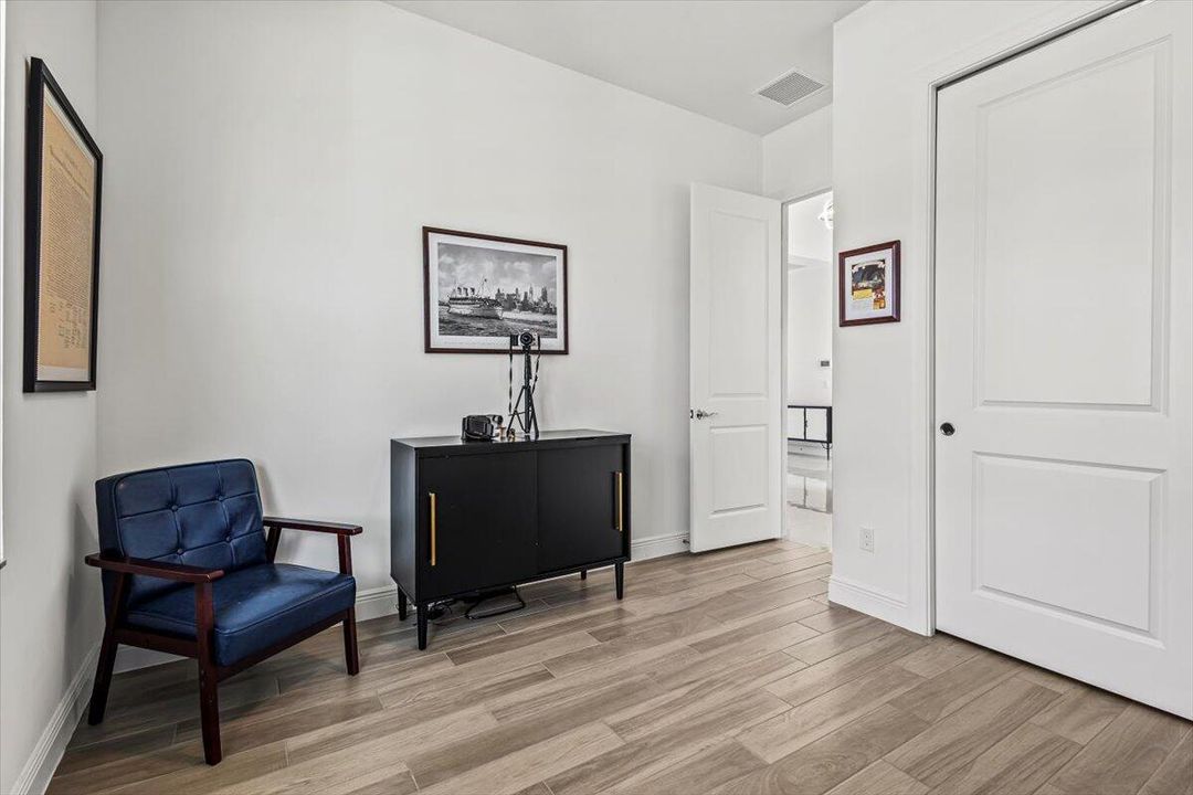 For Sale: $800,000 (3 beds, 3 baths, 2490 Square Feet)