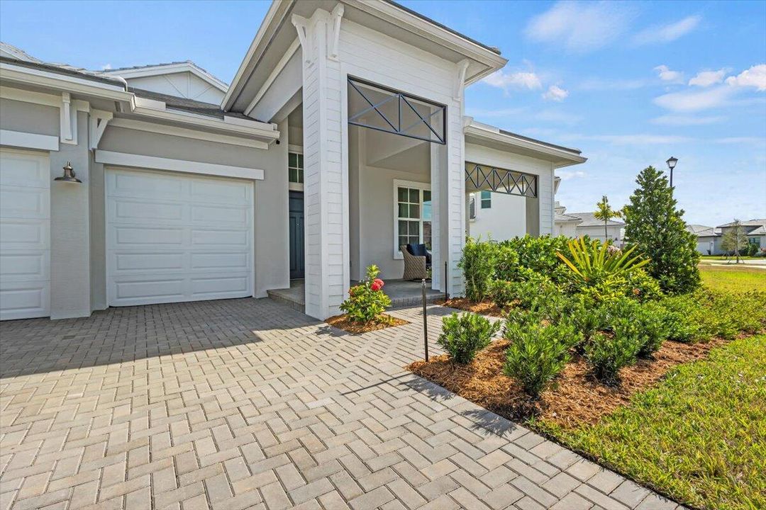 For Sale: $800,000 (3 beds, 3 baths, 2490 Square Feet)