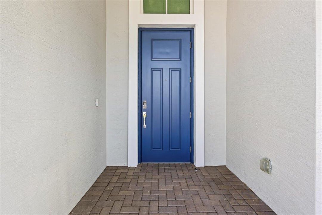 For Sale: $800,000 (3 beds, 3 baths, 2490 Square Feet)