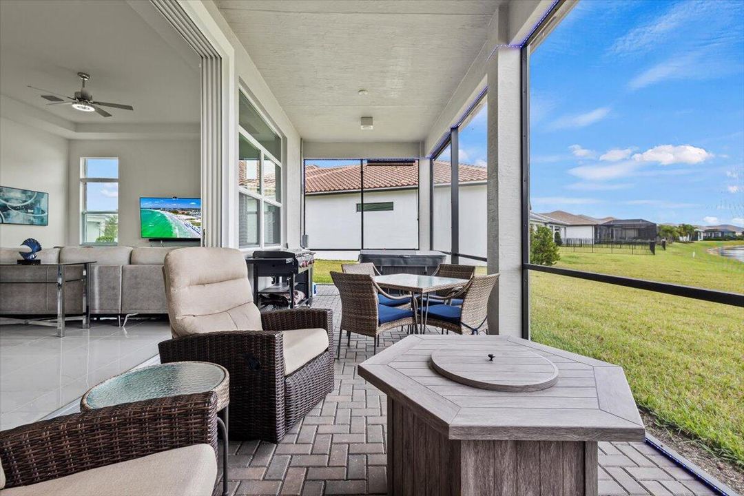 For Sale: $800,000 (3 beds, 3 baths, 2490 Square Feet)